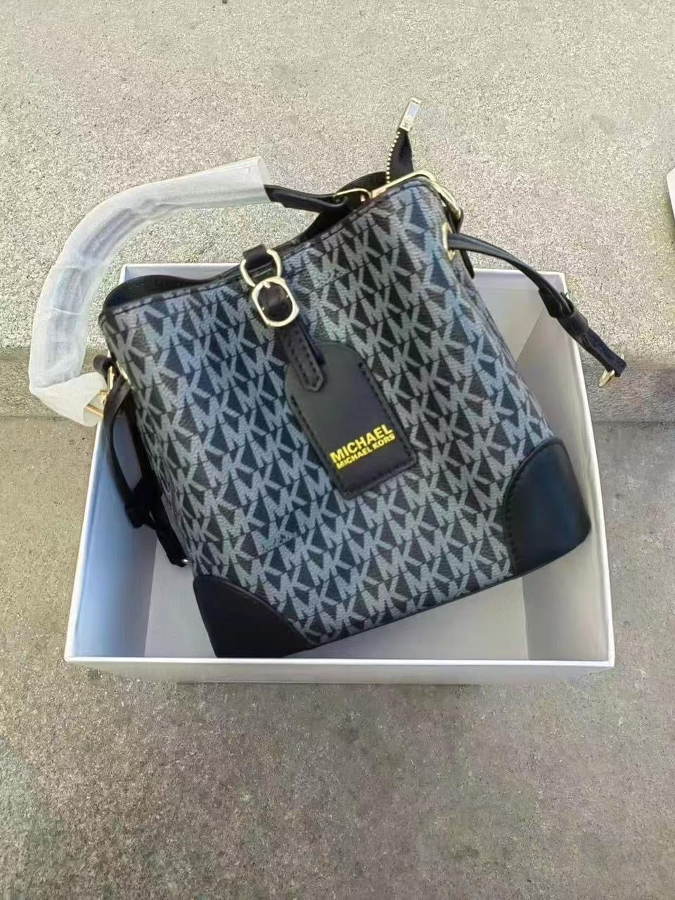 Michael Kors Bag Mercer Small Logo Bucket