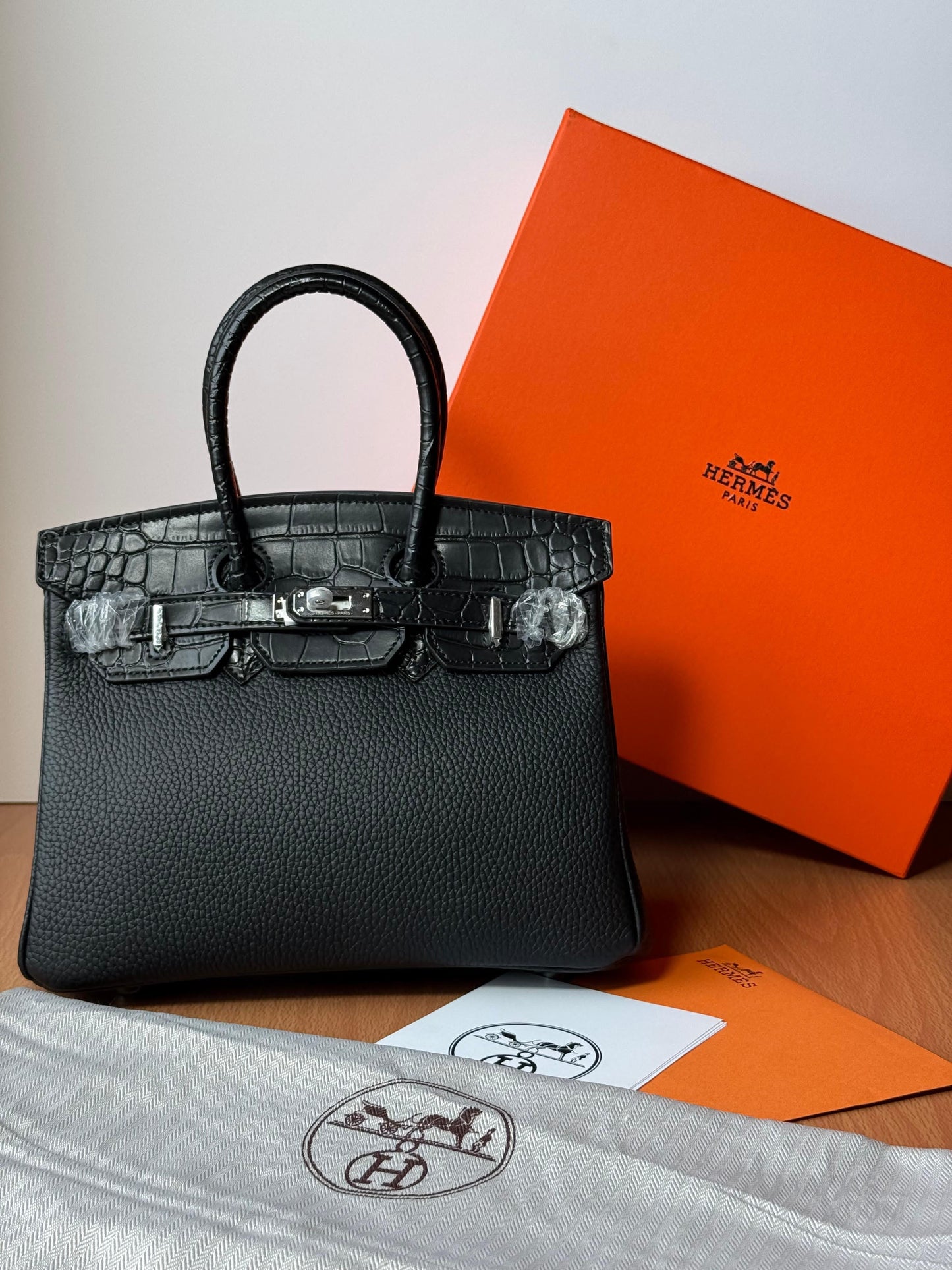Hermès Bag | Birkin 25 Crocodile Black Silver Lock
