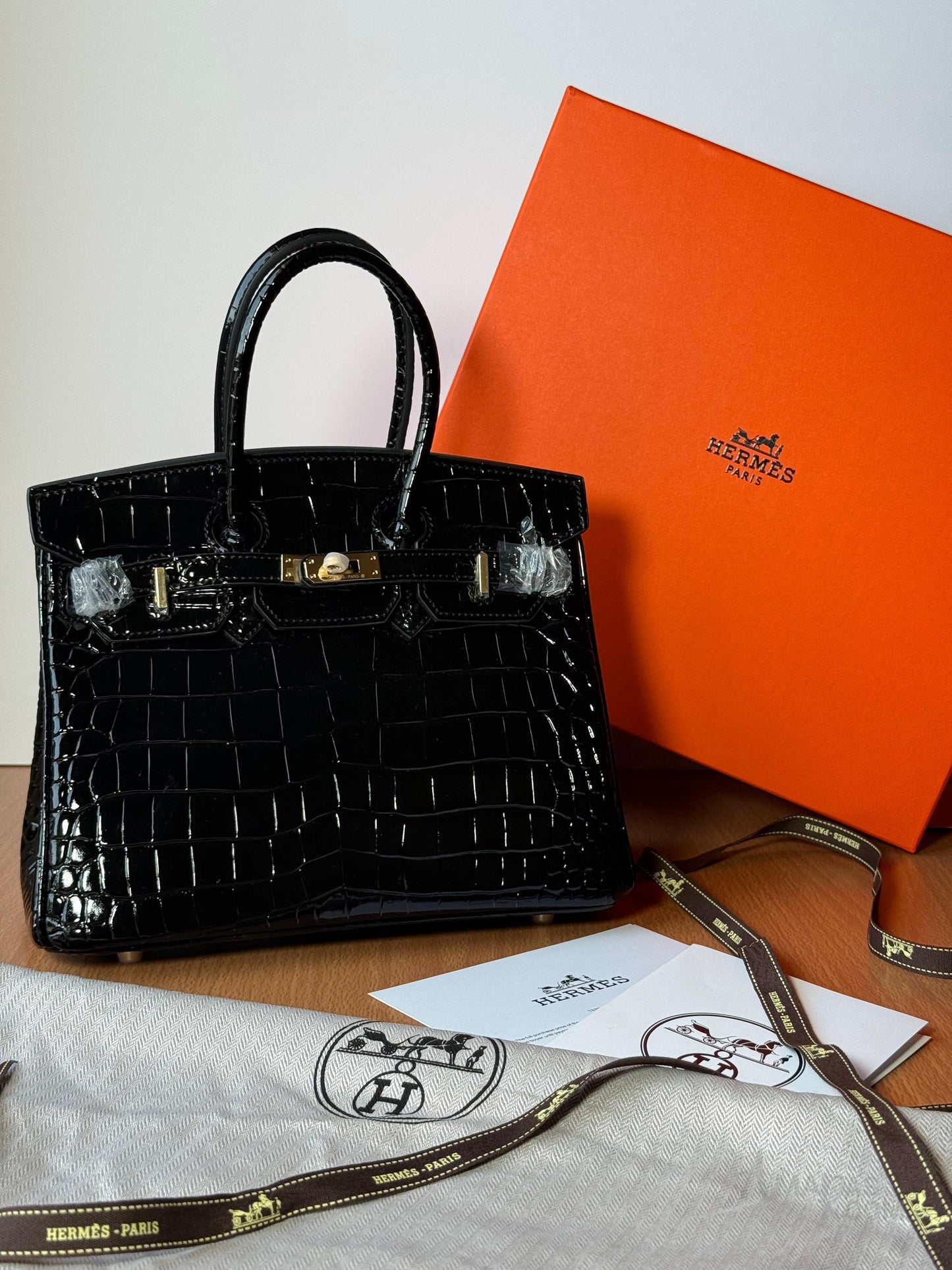 Hermès Bag | Birkin 35 Crocodile Black Gold Lock