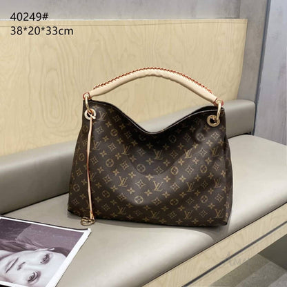 Louis Vuitton Bag | Artsy MM Monogram