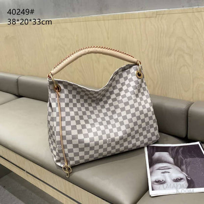Louis Vuitton Bag | Artsy MM Monogram